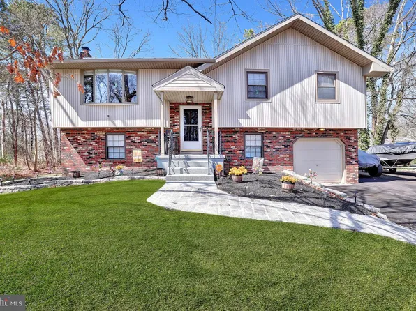 752 Fox Run Dr, Atco, NJ 08004