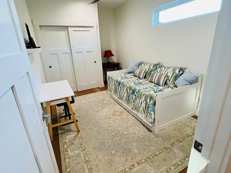 2741 Temple St — Photo 25