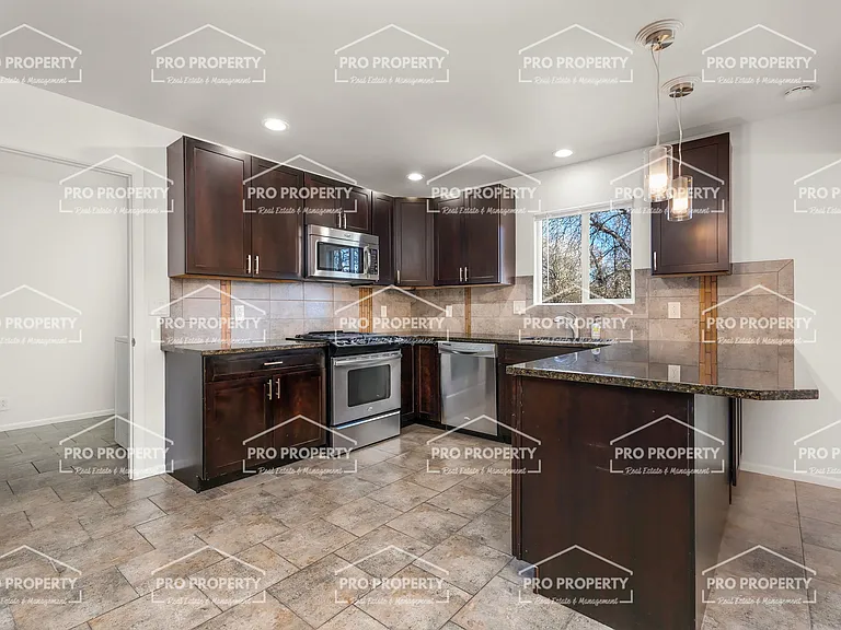 1024 Skyline Dr — Photo 7