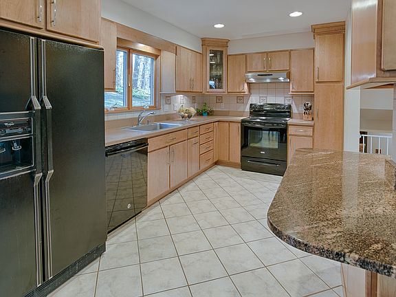 5th image of 68 Cleveland Dr