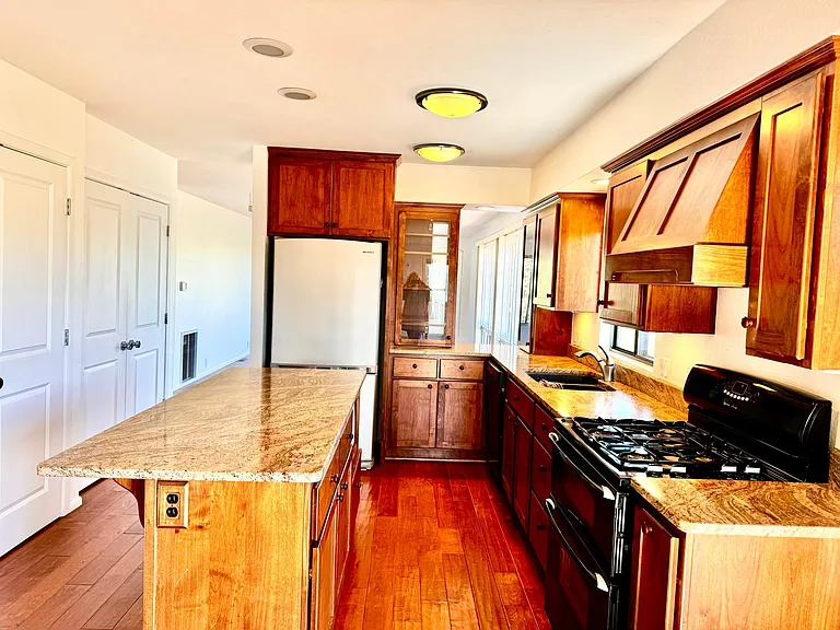 HIdden plugs everywhere, mulitple lighting to create bright or dimmer lighting