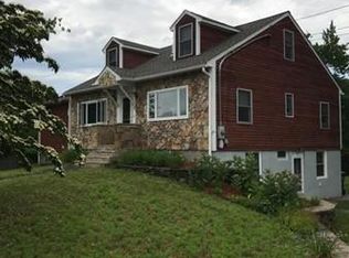 39 Country Club Dr, Tewksbury, MA 01876