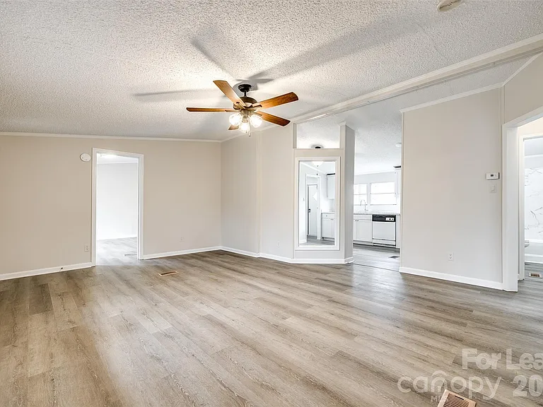 128 Summerglen Dr — Photo 6