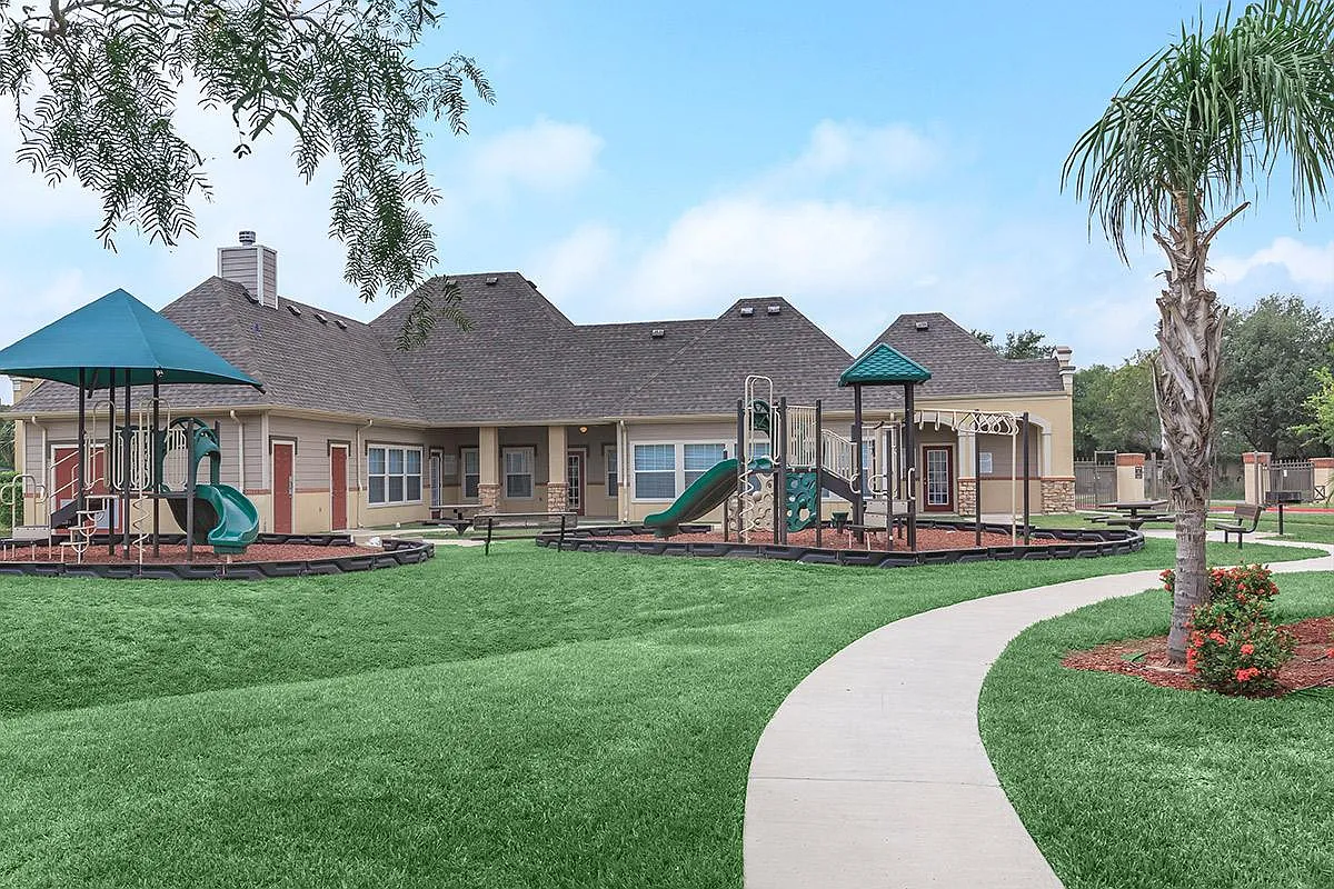 Retama Village Apartments — Photo 1