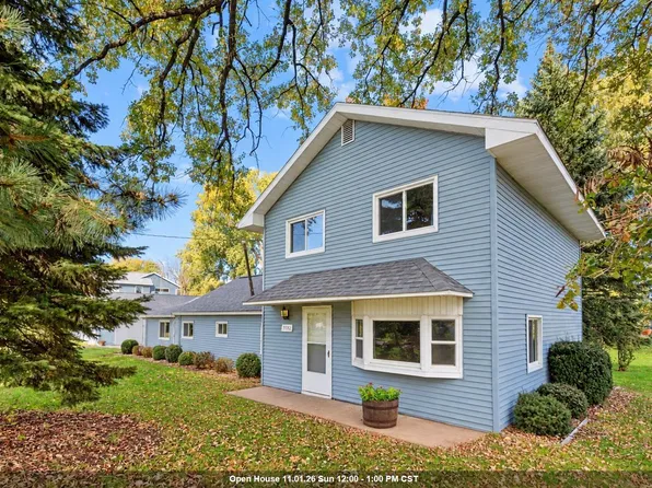5592 Lake Rd, Oshkosh, WI 54902