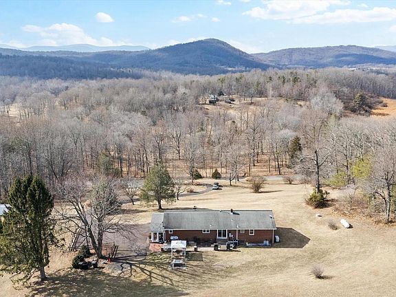 4th image of 436 Castleton View Rd