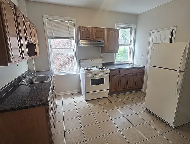 17 Earl St #G2 — Photo 1