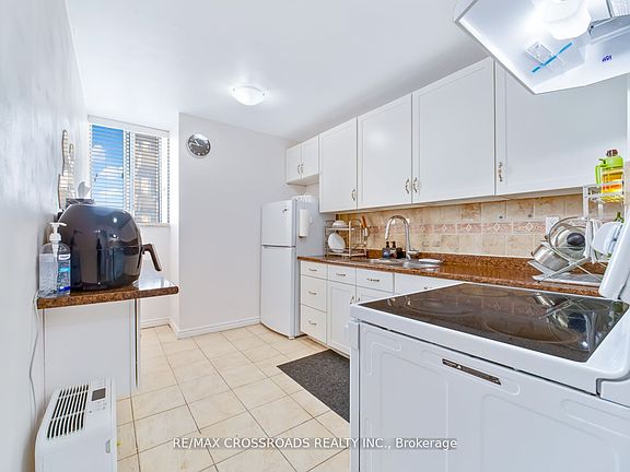 3rd image of 340 Dixon Rd #1208