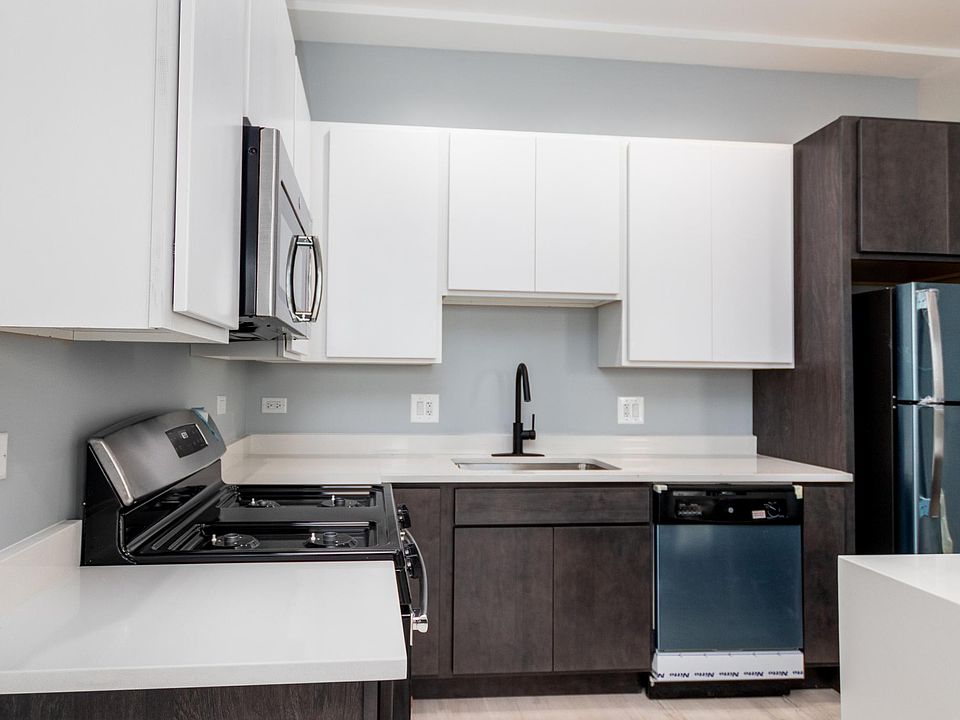1st image of 2424 W Warren Blvd #2