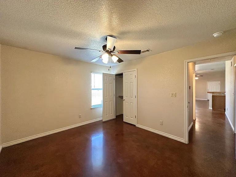 2103 Charleston Ct — Photo 12