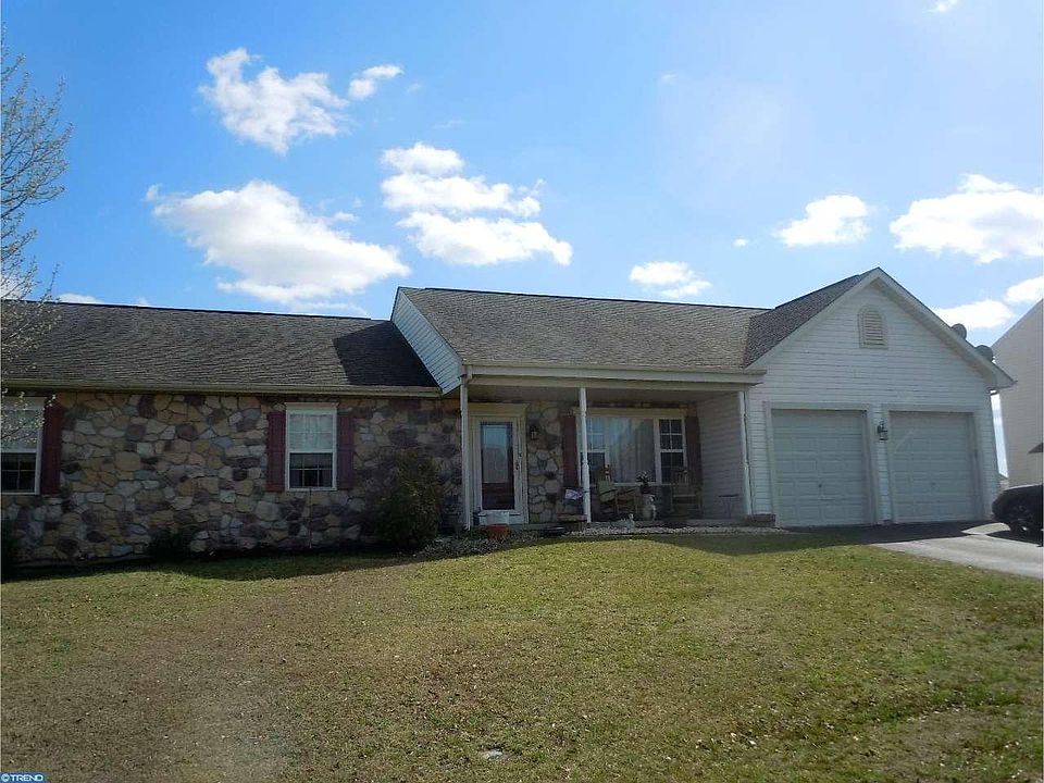 1st image of 8 Mailly Dr