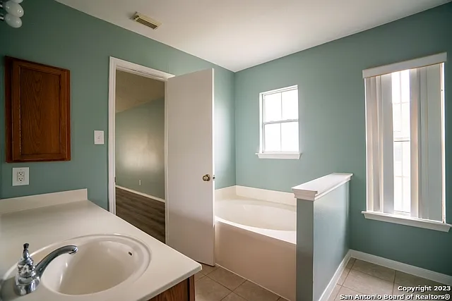 22047 Kenton Knl — Photo 24
