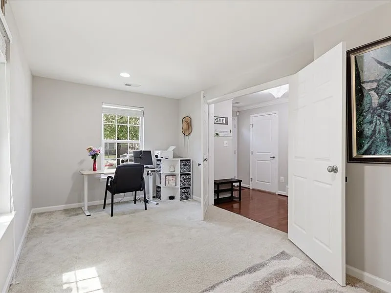 4 bed, 2134 sqft, $3,300 — Photo 3
