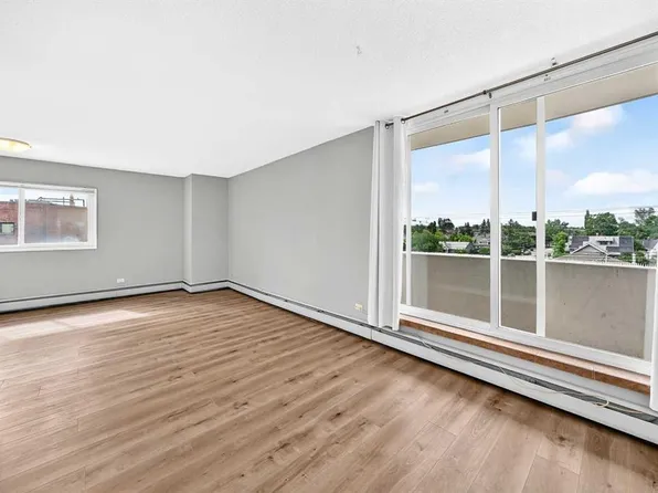 316 S 1st Ave NE #401, Calgary, AB T2E 0B2