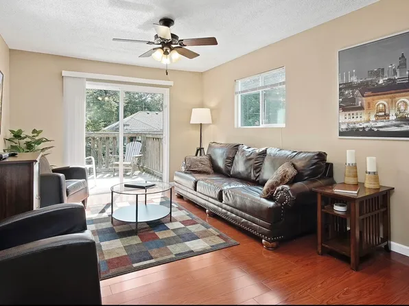 10711 W 90th Ter #B, Overland Park, KS 66214