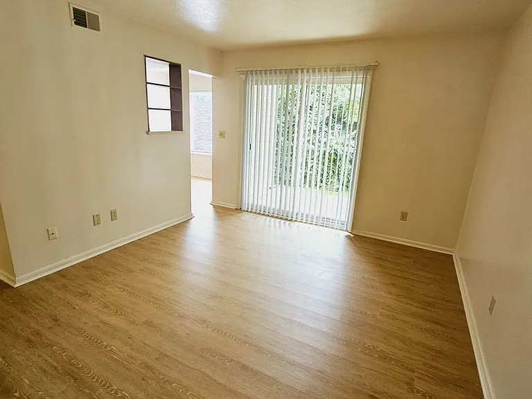 Sugarbush Apartments — Photo 131