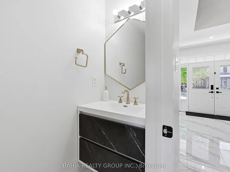 1412 Crozier Cres — Photo 22
