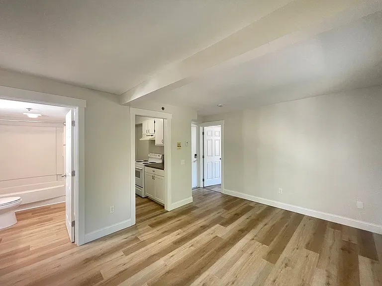 251 Pine St #201 — Photo 2