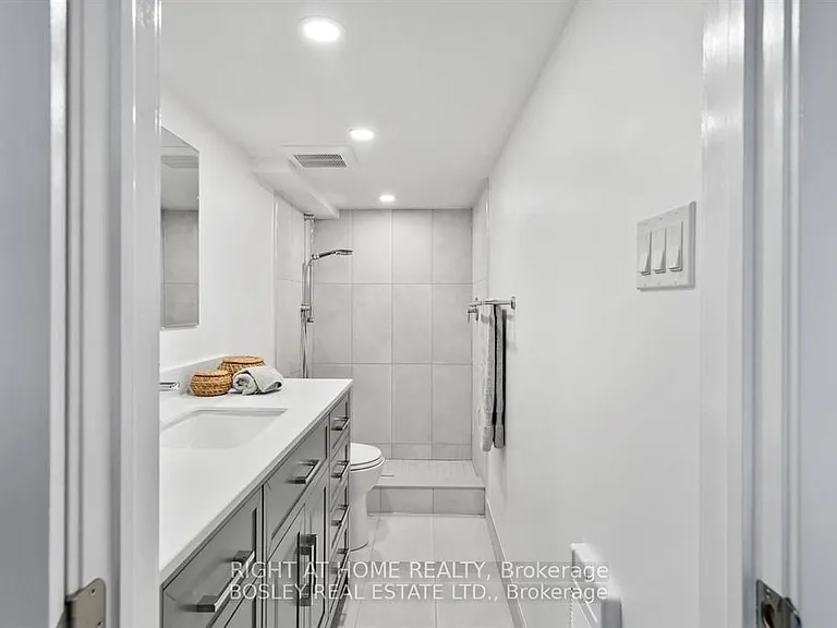25 Hillsboro Ave #LOWER — Photo 10