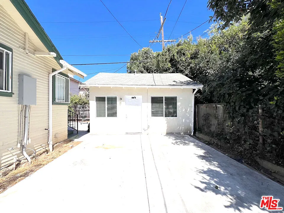 1 bed, 1.0 bath, 700 sqft, $1,800 — Photo 1