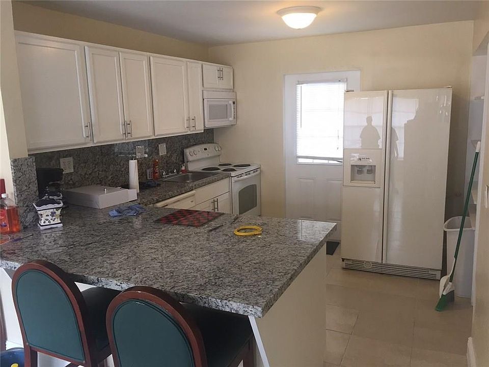 2nd image of 2541 NE 11th Ave
