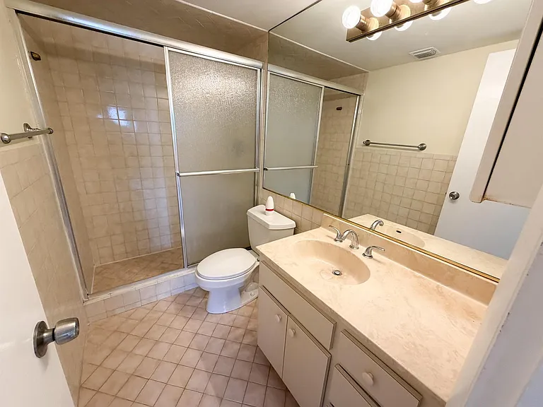917 NE 16th Ave #16 — Photo 14