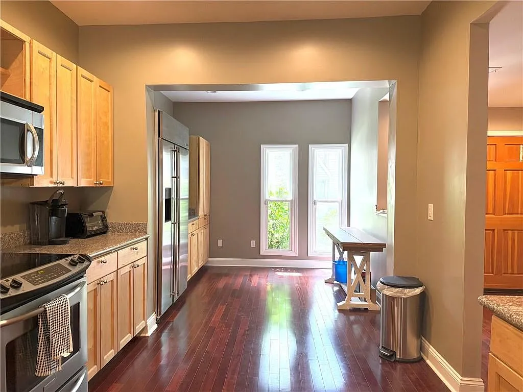 3 bed, 2.5 bath, 2070 sqft, $2,900 — Photo 4
