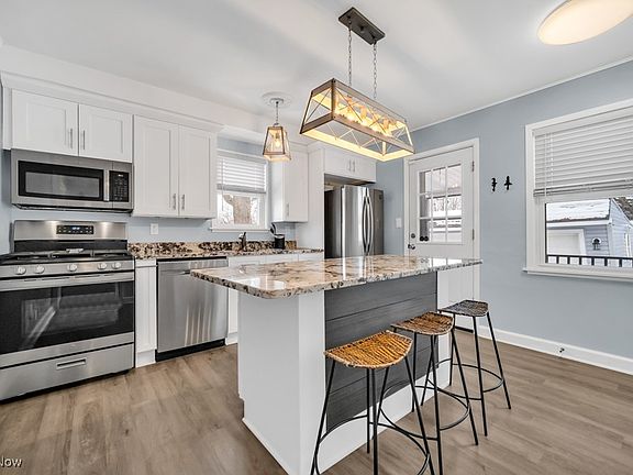 5th image of 434 Fairway Blvd