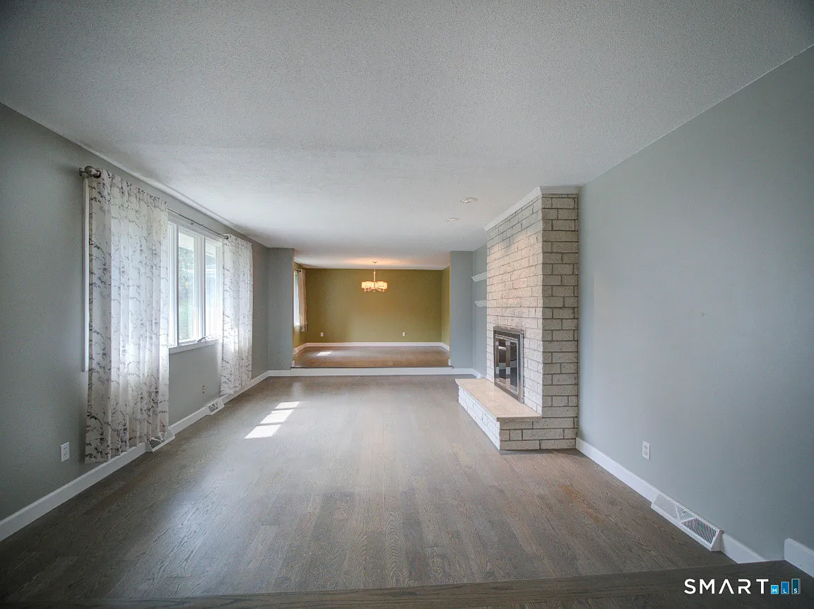 4 bed, 2.5 bath, 2171 sqft, $4,000 — Photo 3