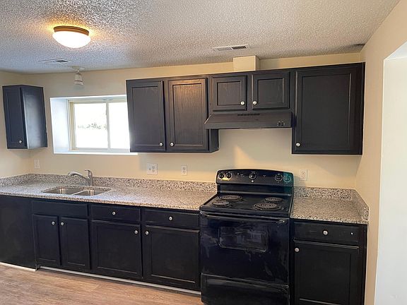 Kitchen /granite tops/black appliances