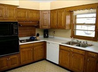 3900 Bel Aire Rd, Des Moines, IA 50310