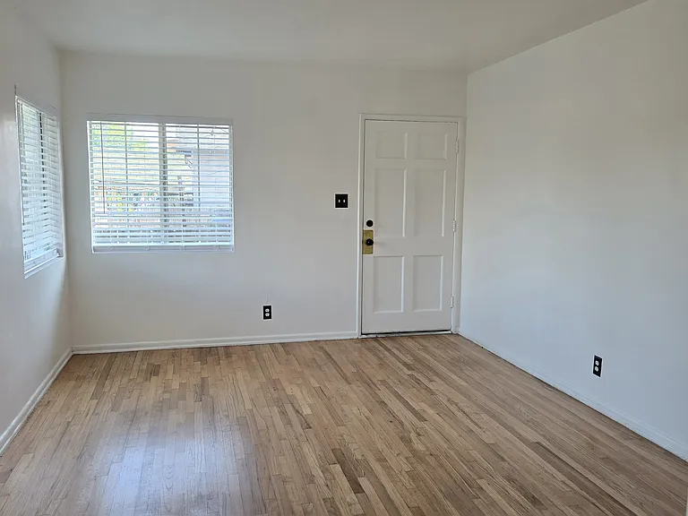 3552 Locke Ave — Photo 6