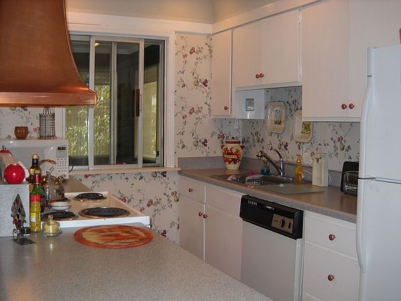 4th image of 1204 Chamberlain Dr APT 2