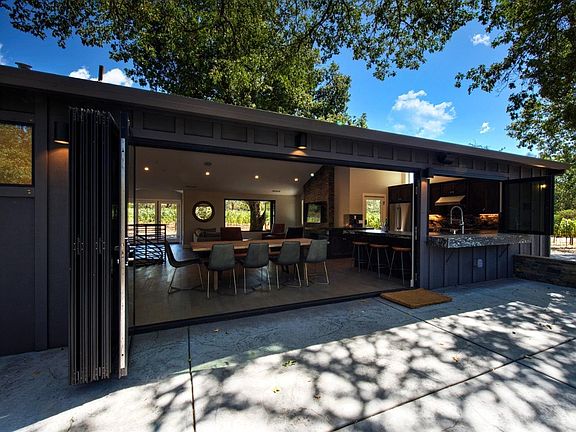 5th image of 11 White Cottage Road N