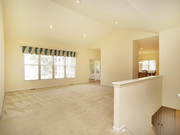 3rd image of 9341 Hickory Hill Ct