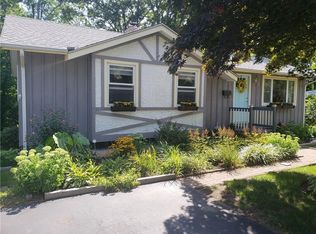 76 Woodbury Rd, Cranston, RI 02905