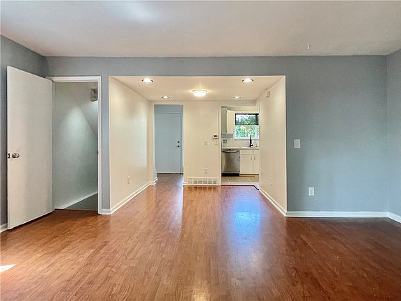 3rd image of 1540 Yellowstone Ave APT D