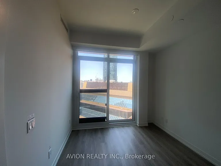 771 Yonge St #1205 — Photo 8