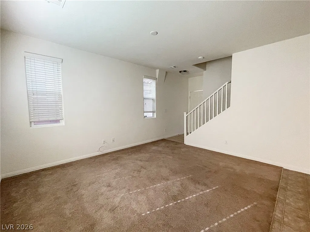 3 bed, 2.5 bath, 1365 sqft, $1,915 — Photo 2