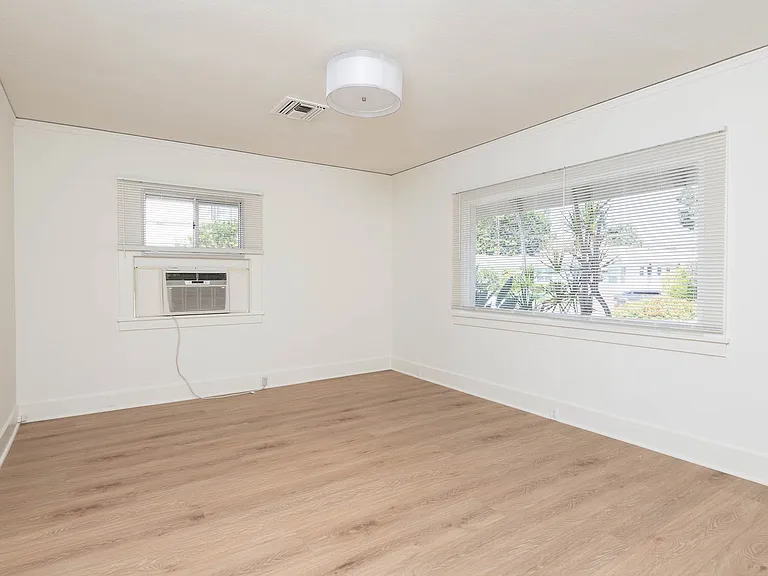 200-206 Maple — Photo 3