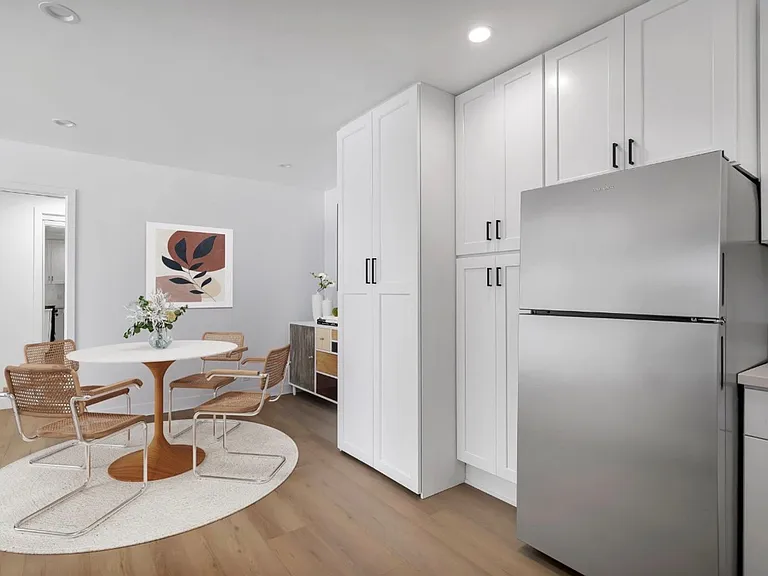 Green Hill Apartments — Photo 37