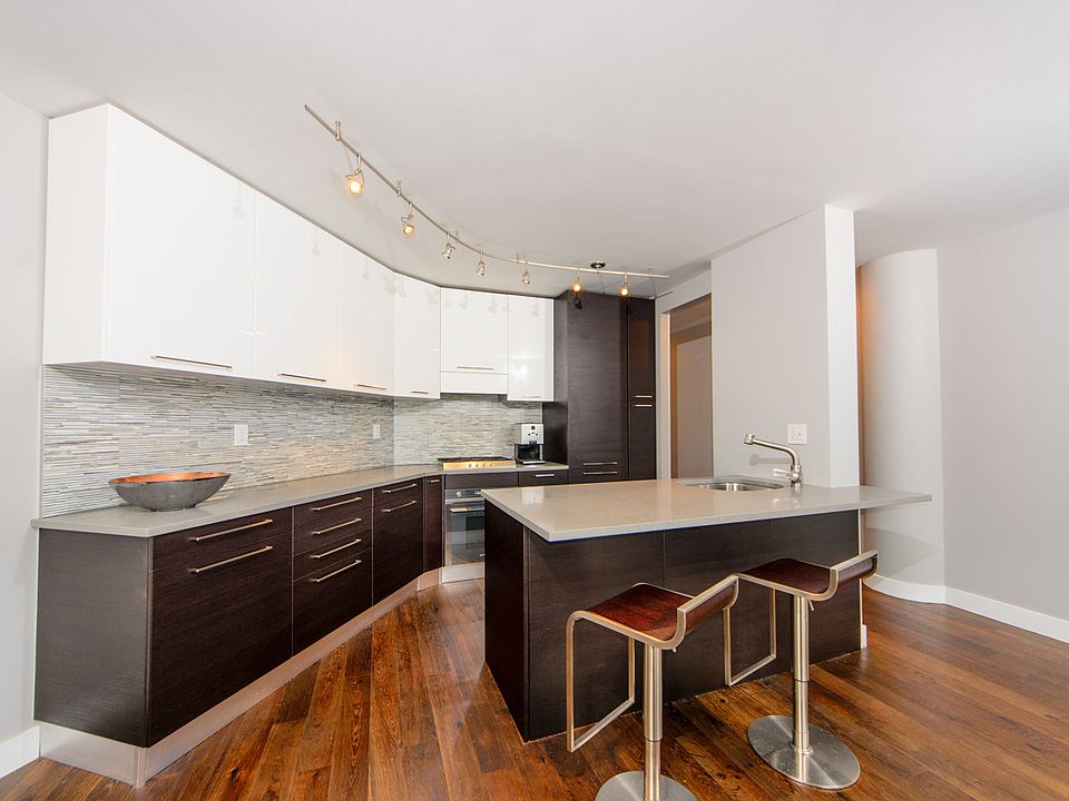 1st image of 275 Greenwich St APT 6C