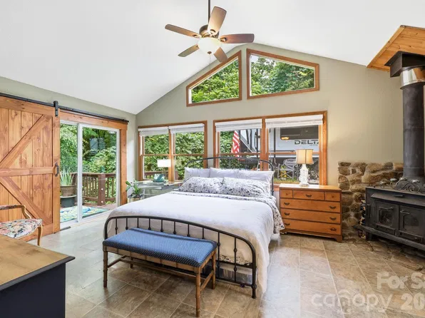 313 Walker Rd, Waynesville, NC 28786