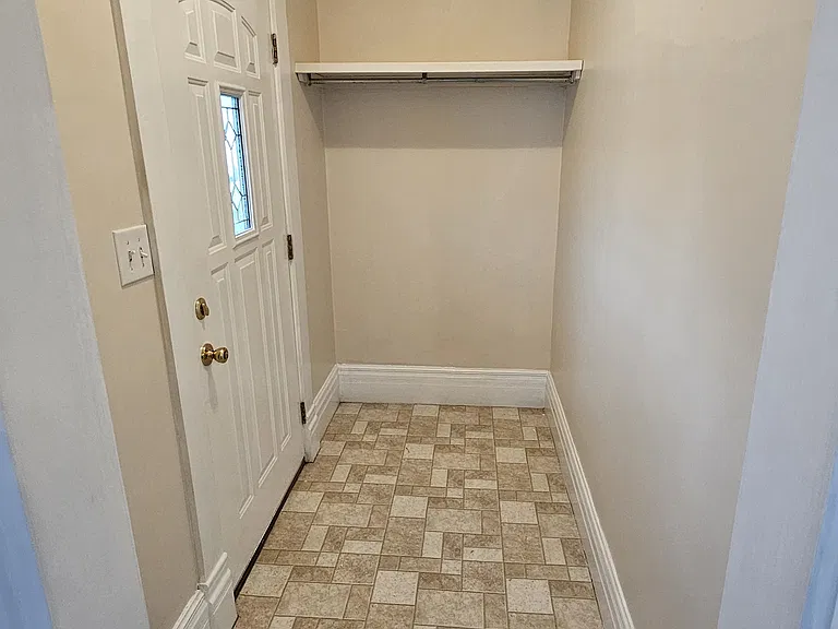 204 E Benton St — Photo 2