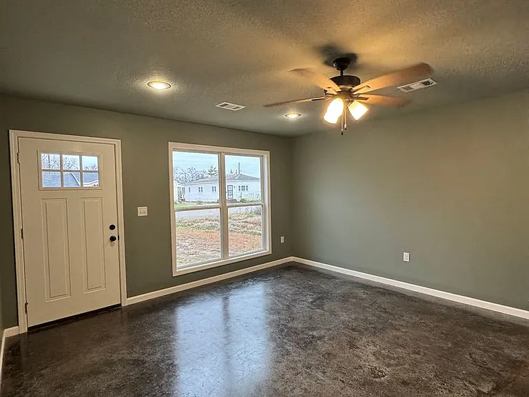 526 Maple St — Photo 5