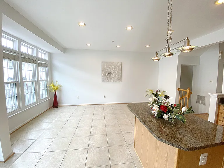 710 Market St E — Photo 13