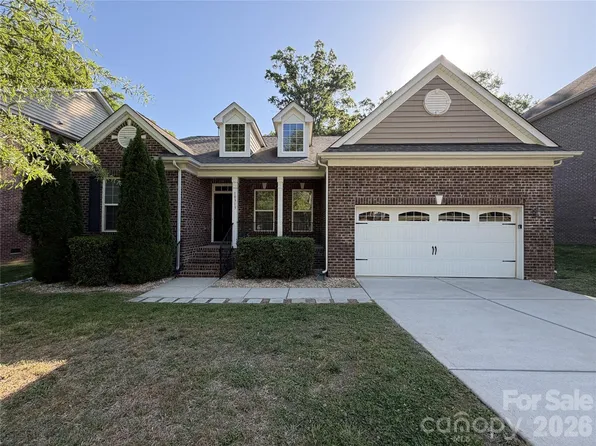 10313 Woodview Cir, Charlotte, NC 28270