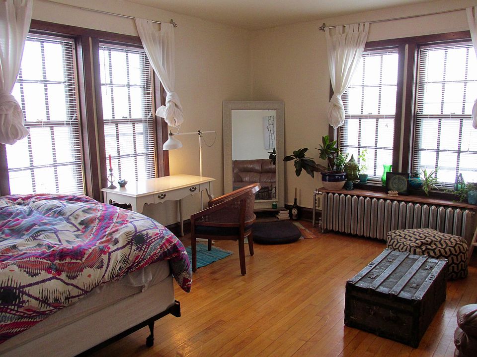 2nd image of 106 S Hancock St
