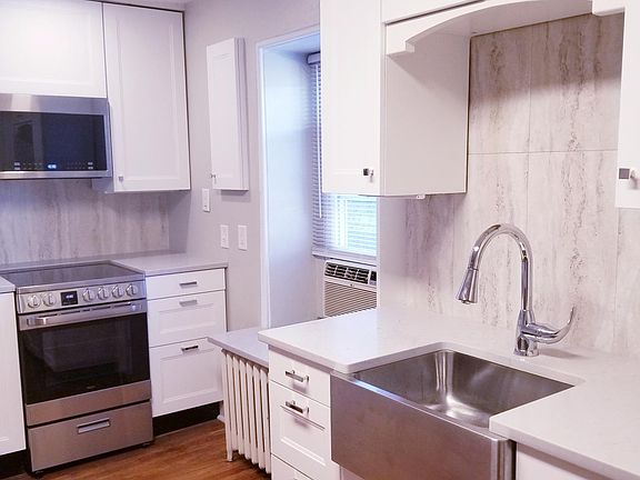 3rd image of 124 E Chestnut Hill Ave Floor 3