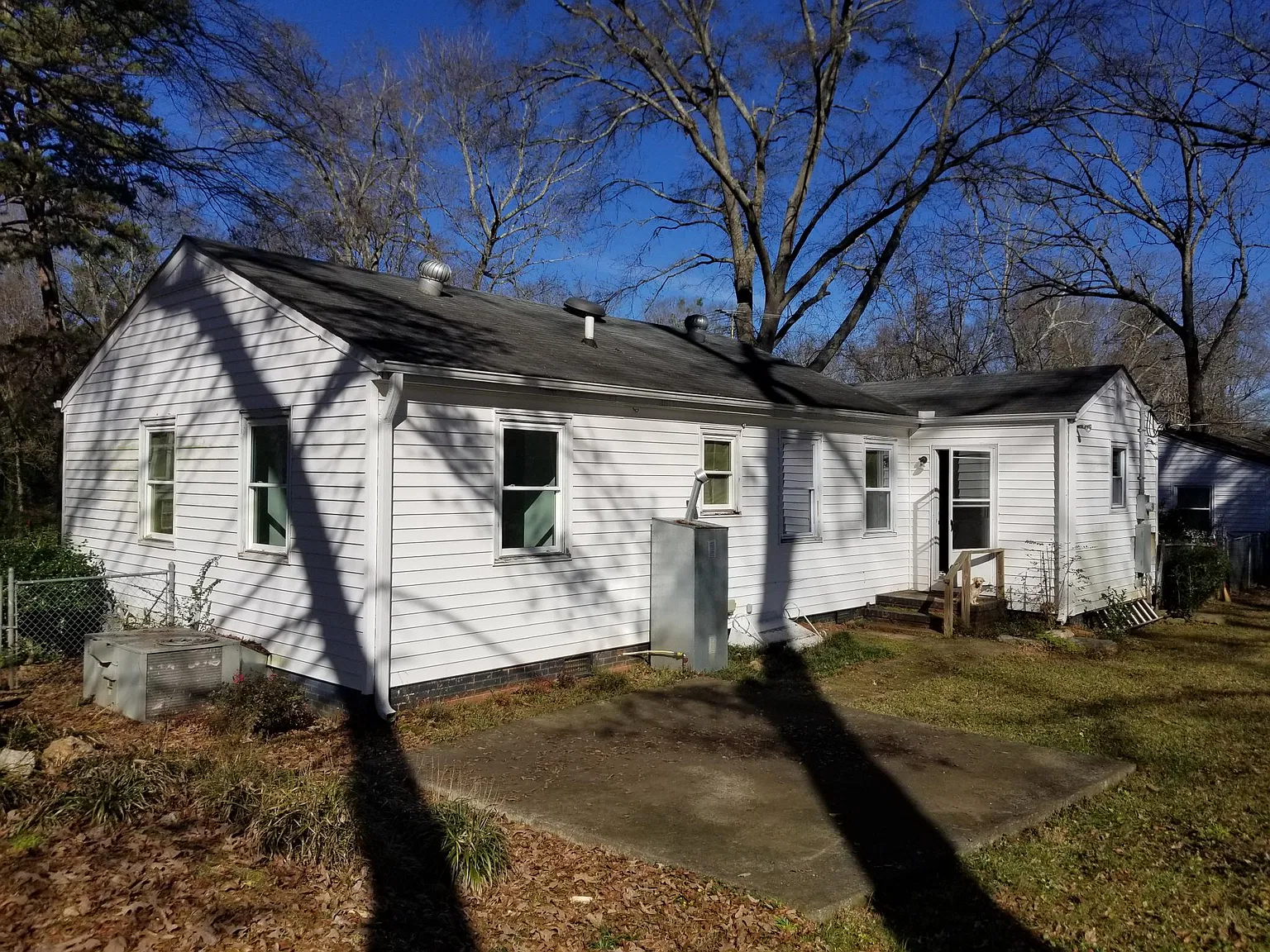 2 bed, 1.5 bath, 1125 sqft, $1,300 — Photo 2
